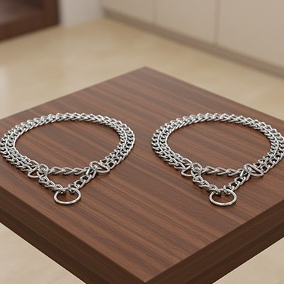 Collier Chien démonstration du collier poser sur une table basse en bois brun