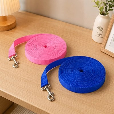 Longe pour Chien démonstration des couleurs bleu et rose des longes
