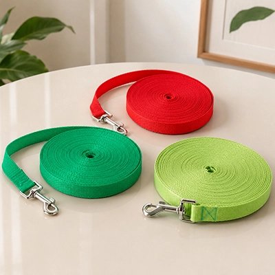 Longe pour Chien démonstration des trois couleurs de longe sur une table